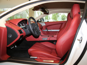 2015款6.0L Coupe 前排空间