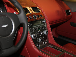 2015款6.0L Coupe 中控台
