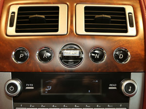 2015款6.0L Coupe 换挡杆