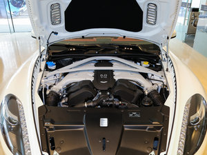 2015款6.0L Coupe 发动机