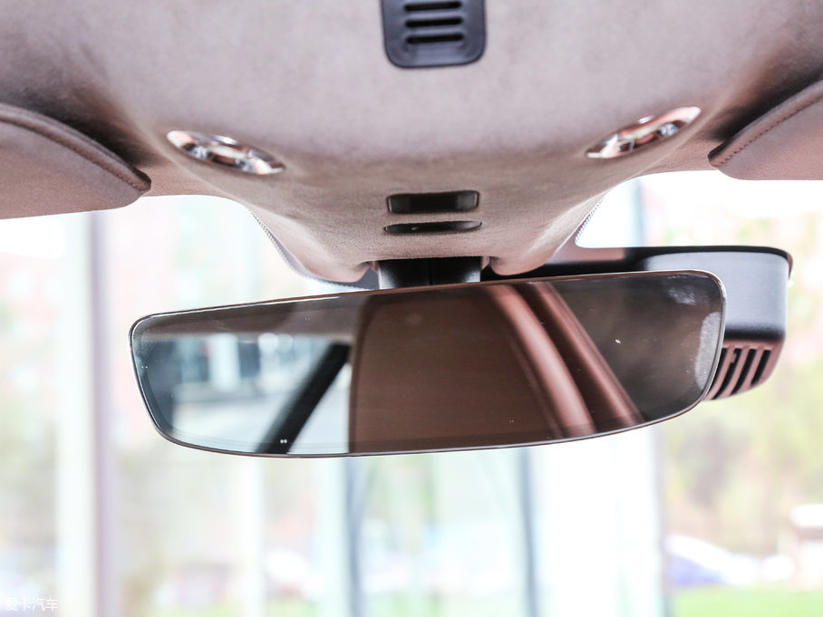 2017˹DRDB11 5.2T V12