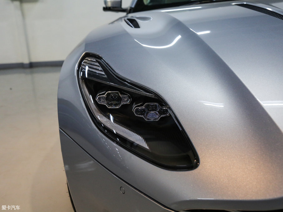 2017˹DRDB11 5.2T V12