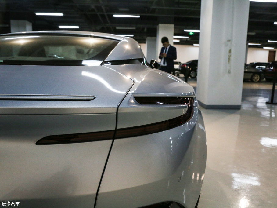 2017˹DRDB11 5.2T V12