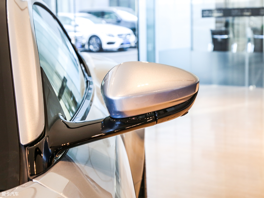 2017˹DRDB11 5.2T V12