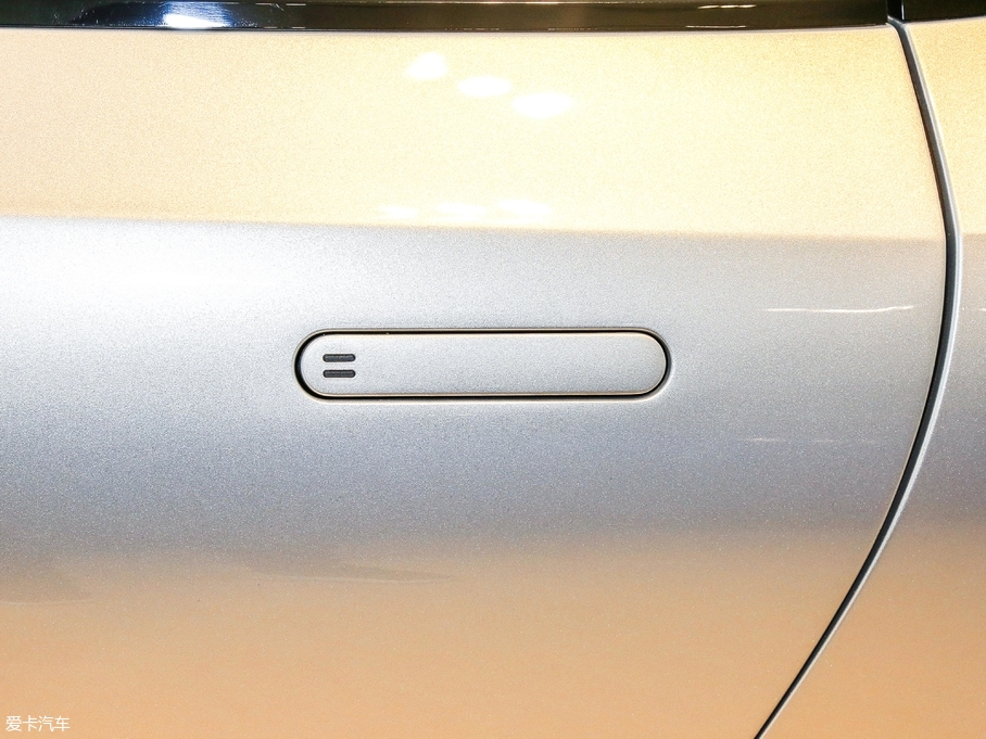 2017˹DRDB11 5.2T V12