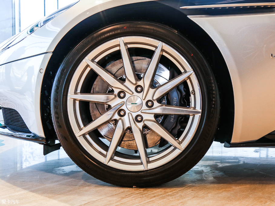 2017˹DRDB11 5.2T V12