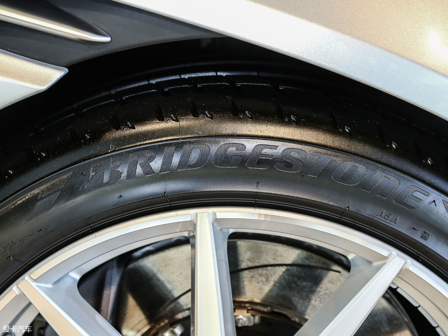 2017˹DRDB11 5.2T V12