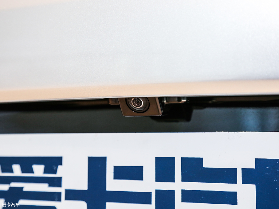 2017˹DRDB11 5.2T V12