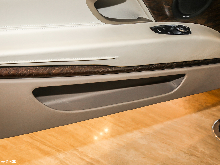 2017˹DRDB11 5.2T V12