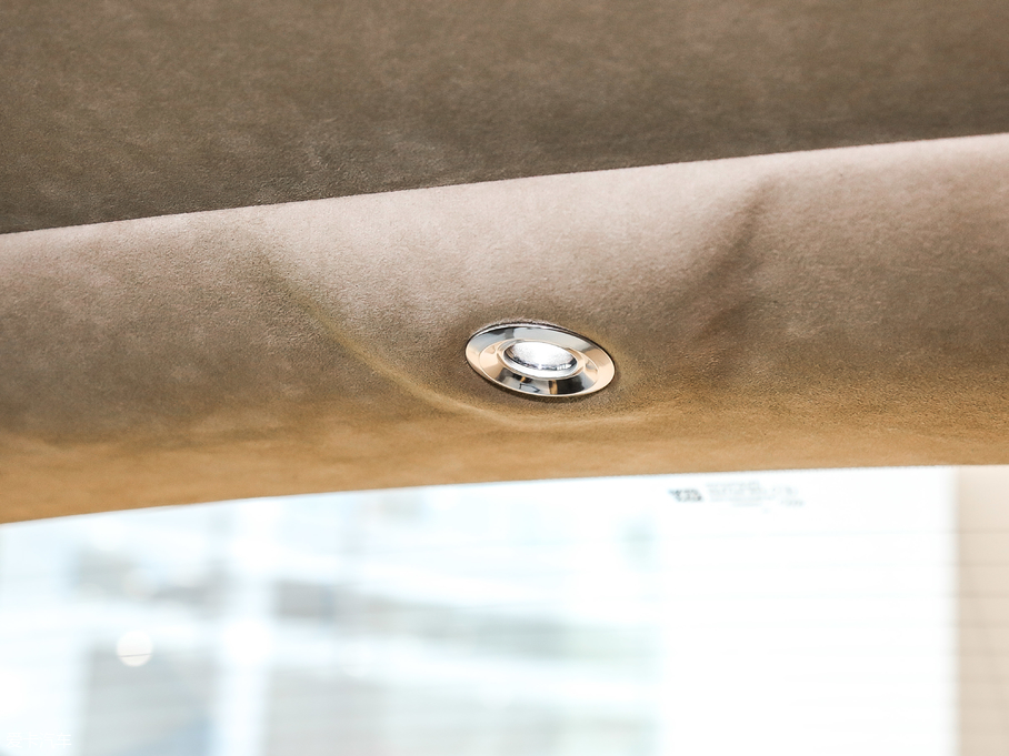 2017˹DRDB11 5.2T V12