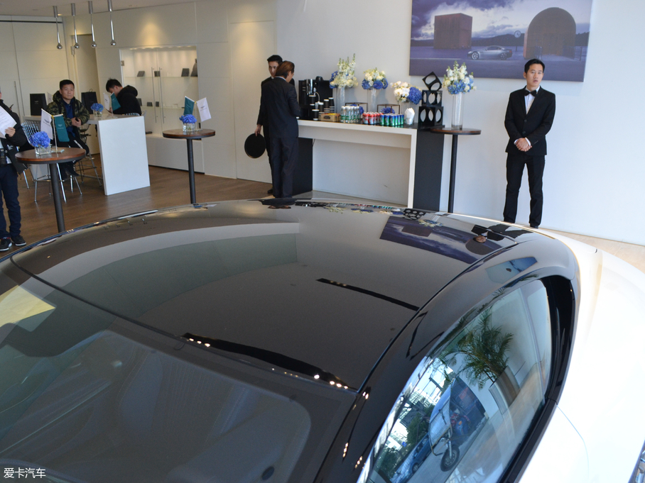 2017˹DRDB11 4.0T V8