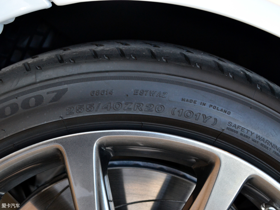 2017˹DRDB11 4.0T V8