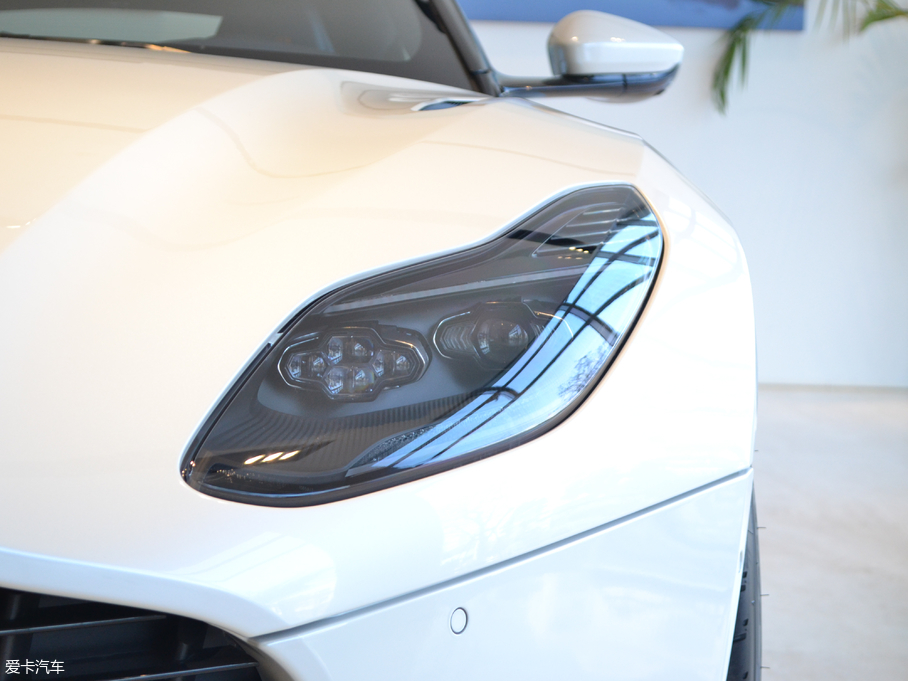 2017˹DRDB11 4.0T V8