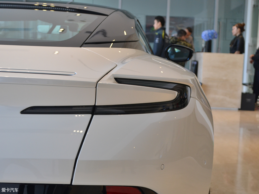 2017˹DRDB11 4.0T V8