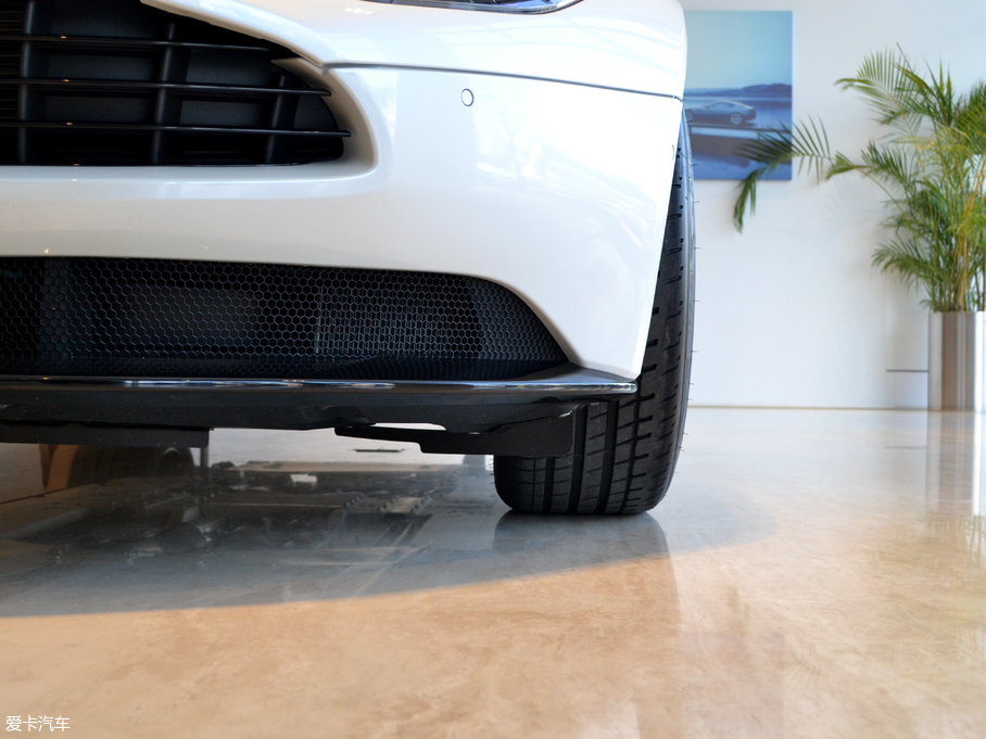 2017˹DRDB11 4.0T V8