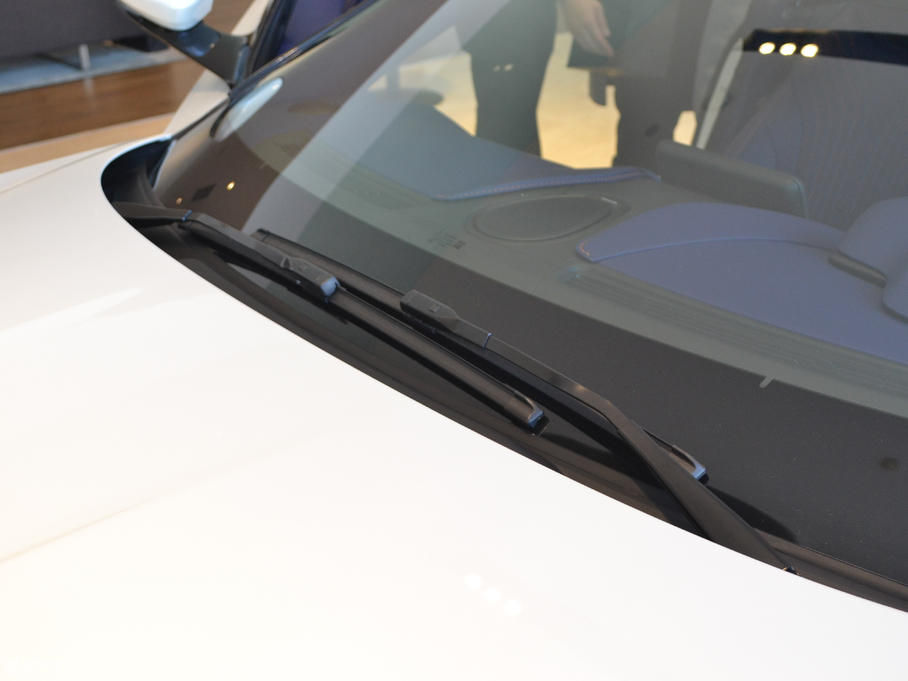 2017˹DRDB11 4.0T V8