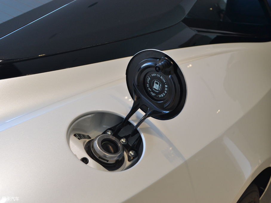 2017˹DRDB11 4.0T V8