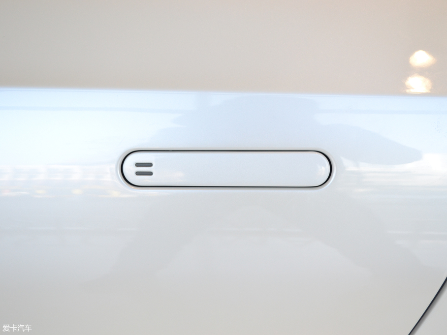 2017˹DRDB11 4.0T V8