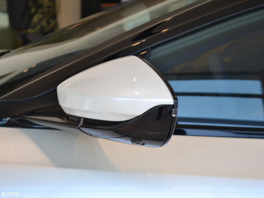 2017˹DRDB11 4.0T V8