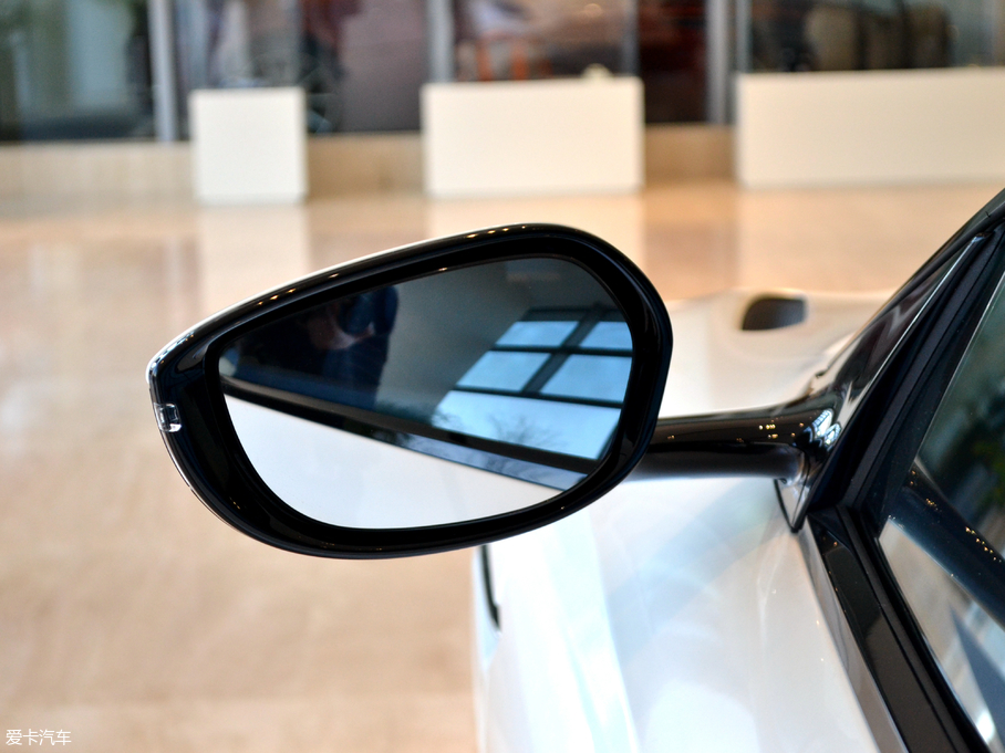 2017˹DRDB11 4.0T V8