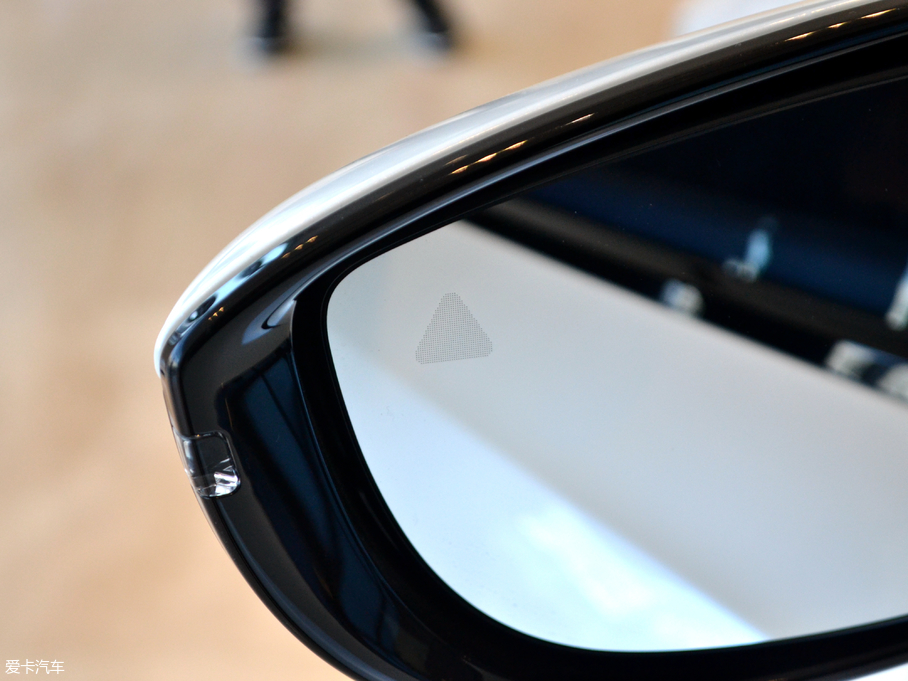 2017˹DRDB11 4.0T V8