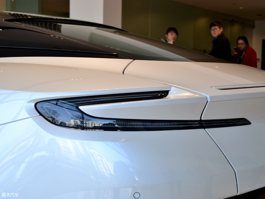 2017˹DRDB11 4.0T V8