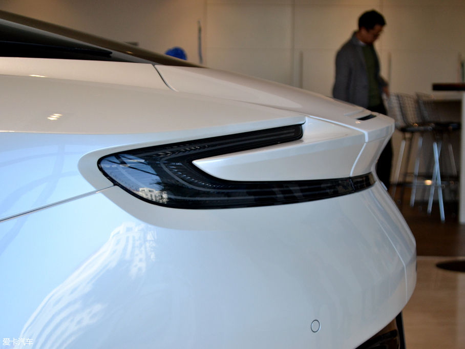 2017˹DRDB11 4.0T V8