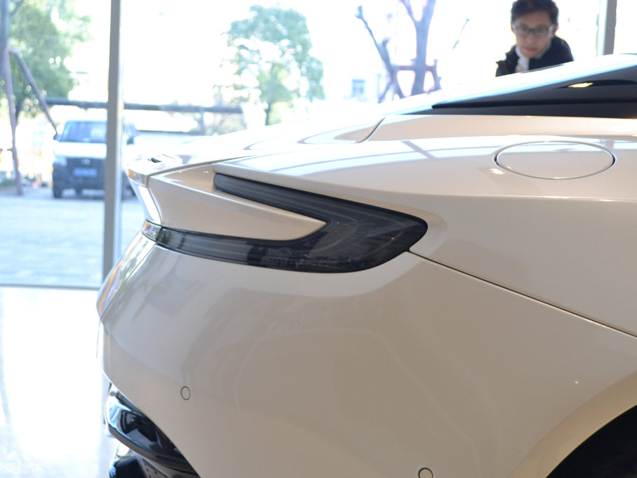 2017˹DRDB11 4.0T V8