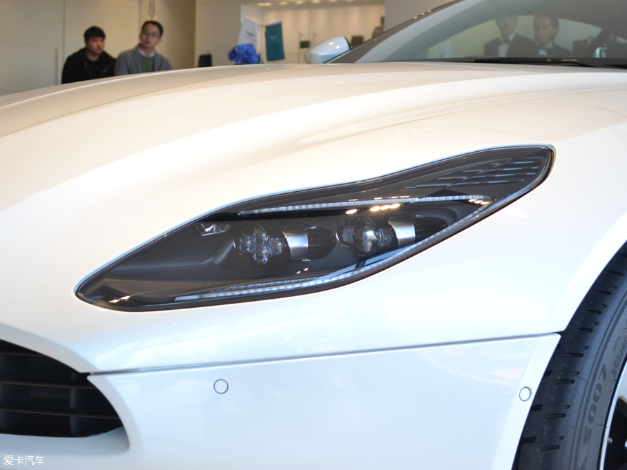 2017˹DRDB11 4.0T V8