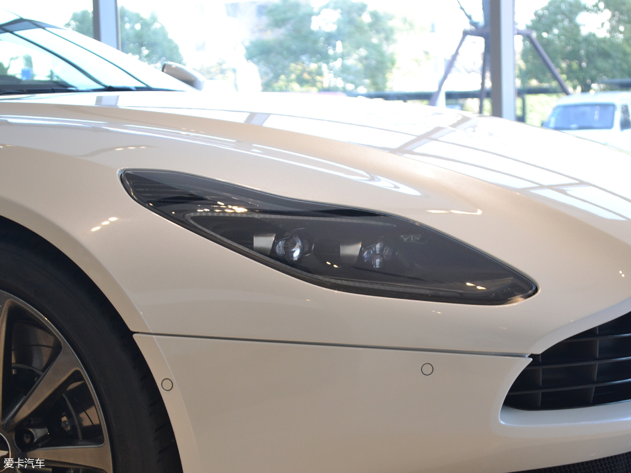 2017˹DRDB11 4.0T V8