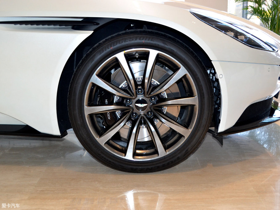 2017˹DRDB11 4.0T V8