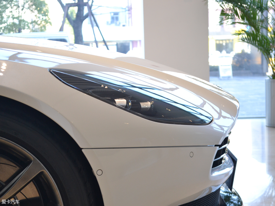 2017˹DRDB11 4.0T V8