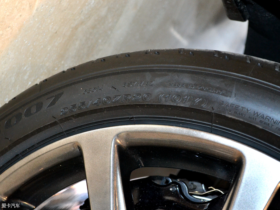 2017˹DRDB11 4.0T V8