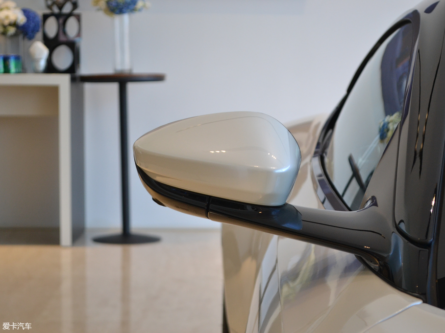 2017˹DRDB11 4.0T V8