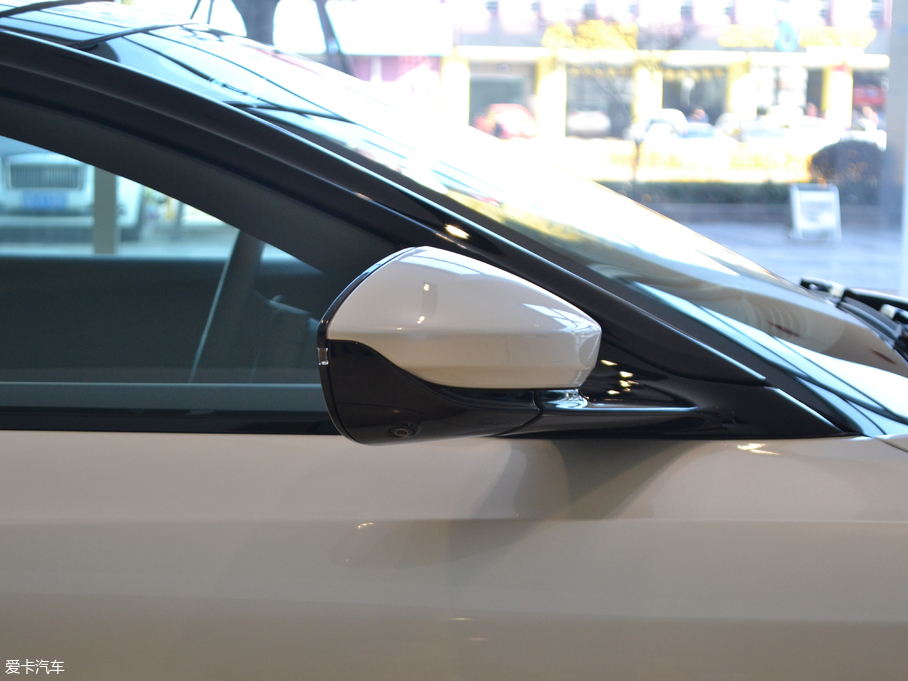 2017˹DRDB11 4.0T V8