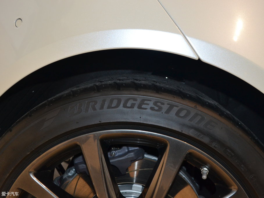 2017˹DRDB11 4.0T V8