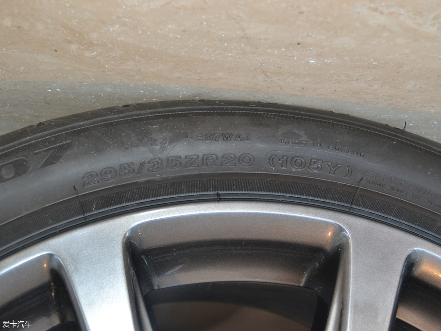 2017˹DRDB11 4.0T V8