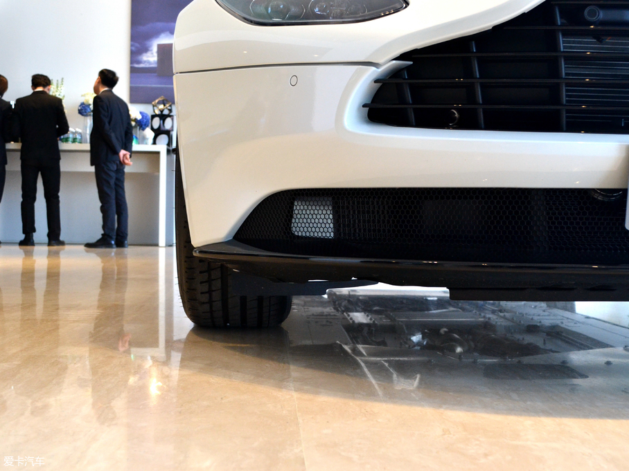 2017˹DRDB11 4.0T V8