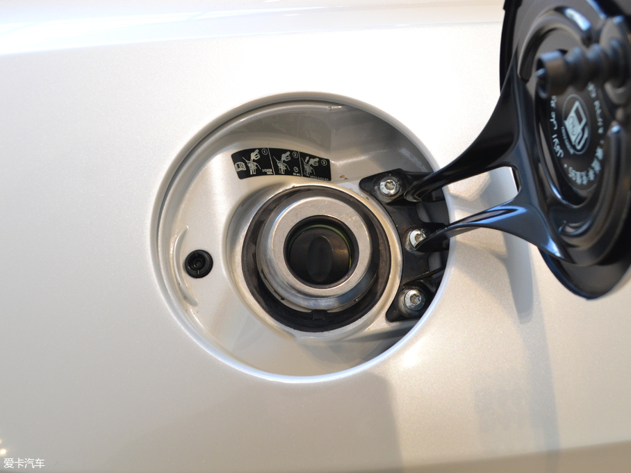 2017˹DRDB11 4.0T V8