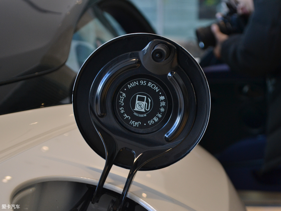 2017˹DRDB11 4.0T V8