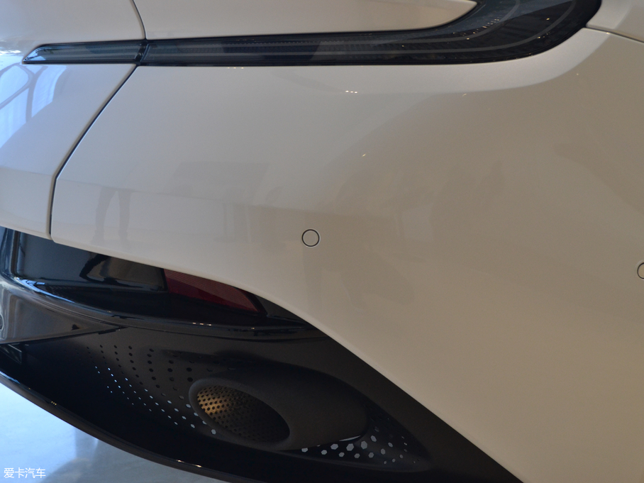 2017˹DRDB11 4.0T V8