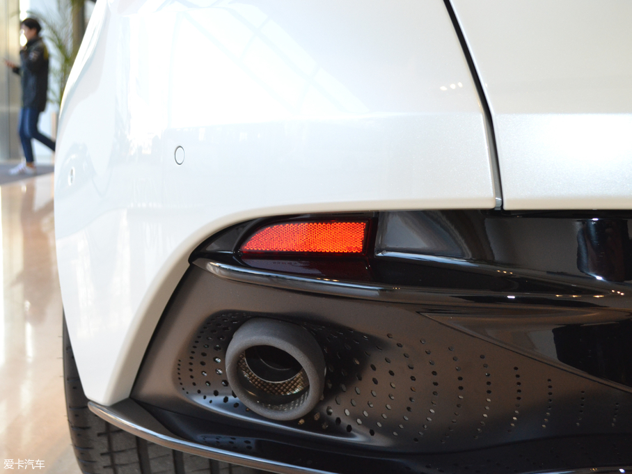 2017˹DRDB11 4.0T V8