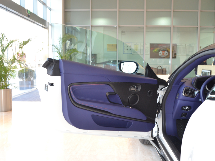 2017˹DRDB11 4.0T V8