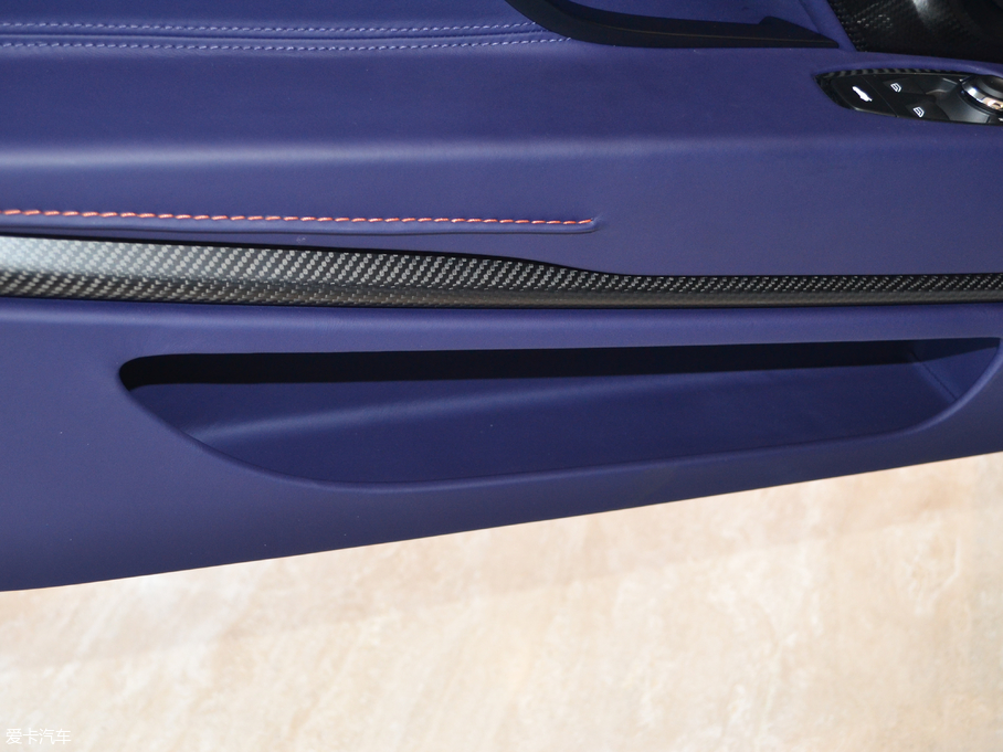 2017˹DRDB11 4.0T V8