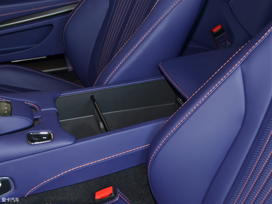 2017˹DRDB11 4.0T V8