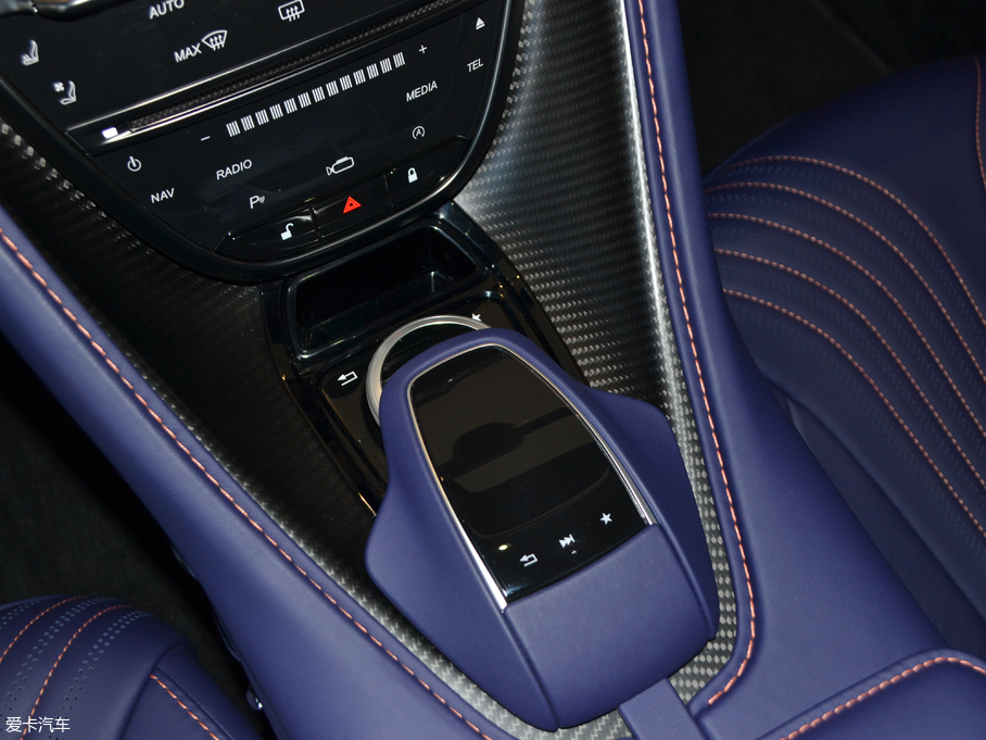 2017˹DRDB11 4.0T V8