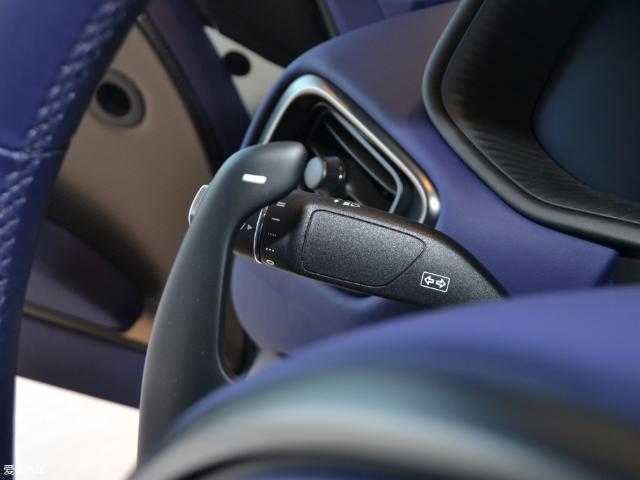 2017˹DRDB11 4.0T V8