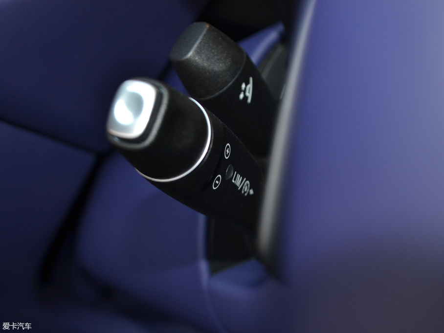 2017˹DRDB11 4.0T V8