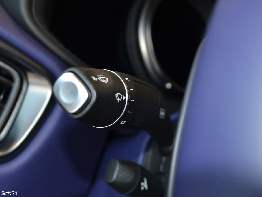 2017˹DRDB11 4.0T V8