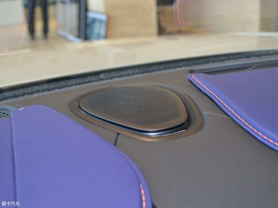 2017˹DRDB11 4.0T V8